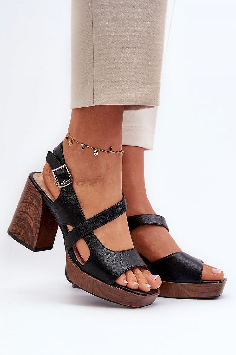 Heel sandals Step in style