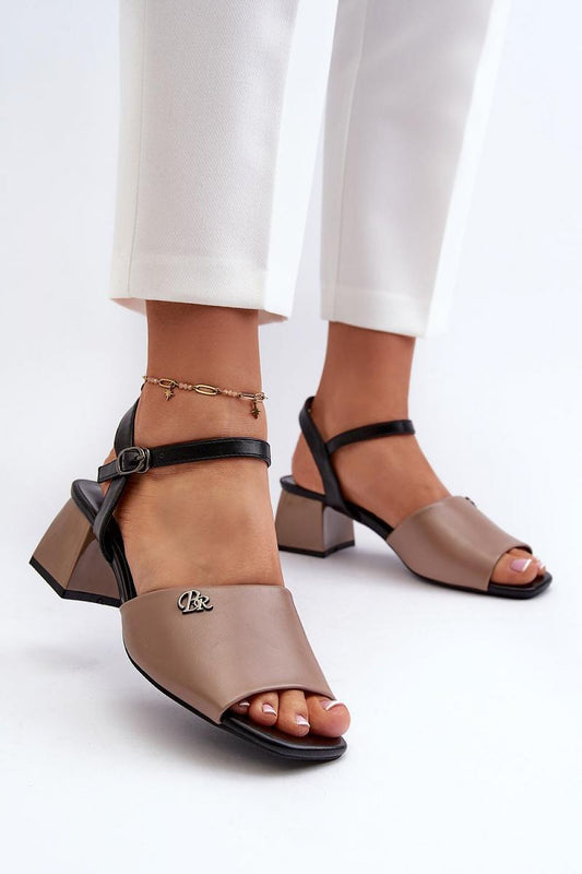 Heel sandals Step in style