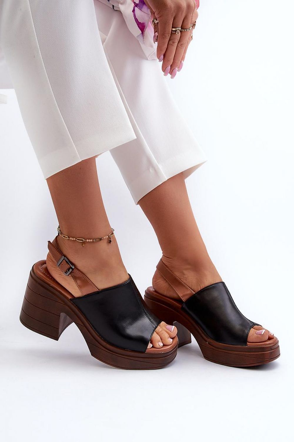 Heel sandals Step in style