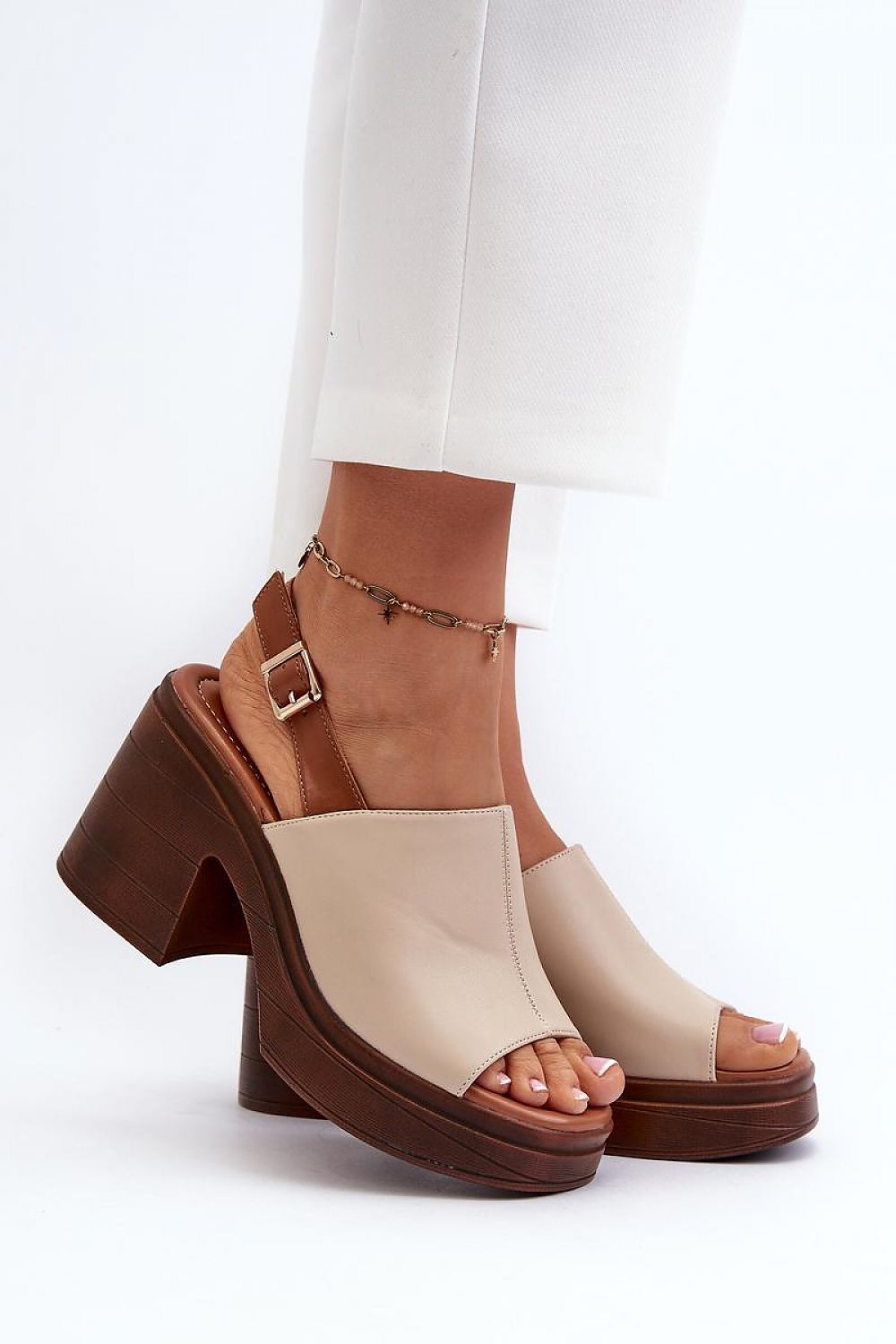 Heel sandals Step in style