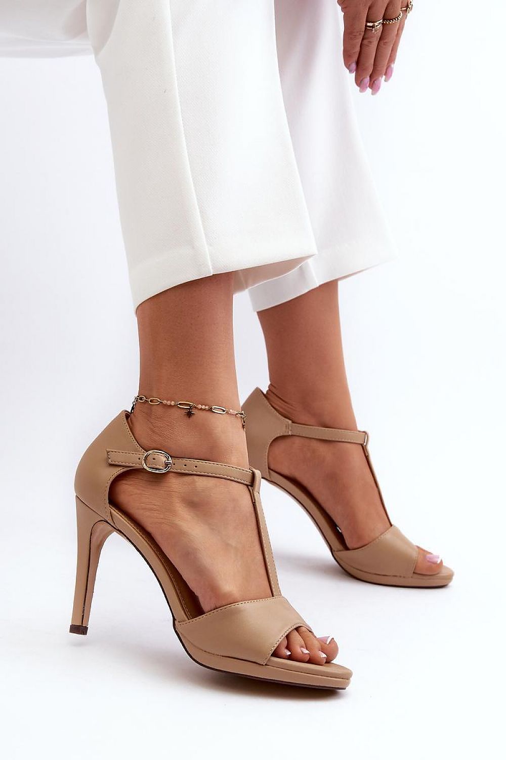 Heel sandals Step in style