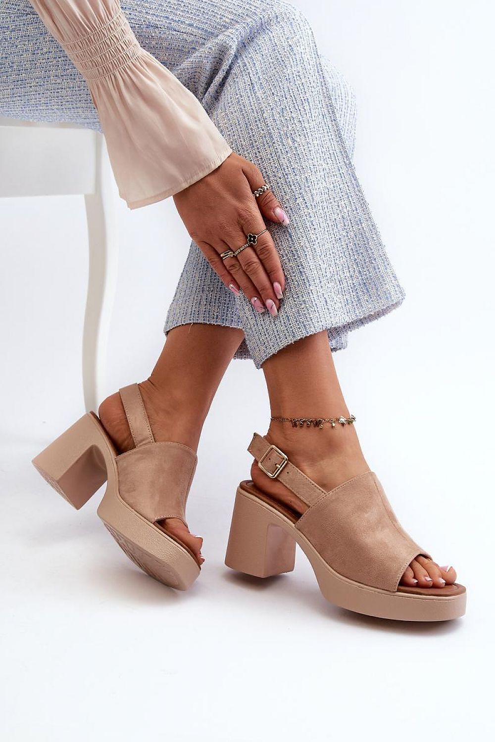 Heel sandals Step in style