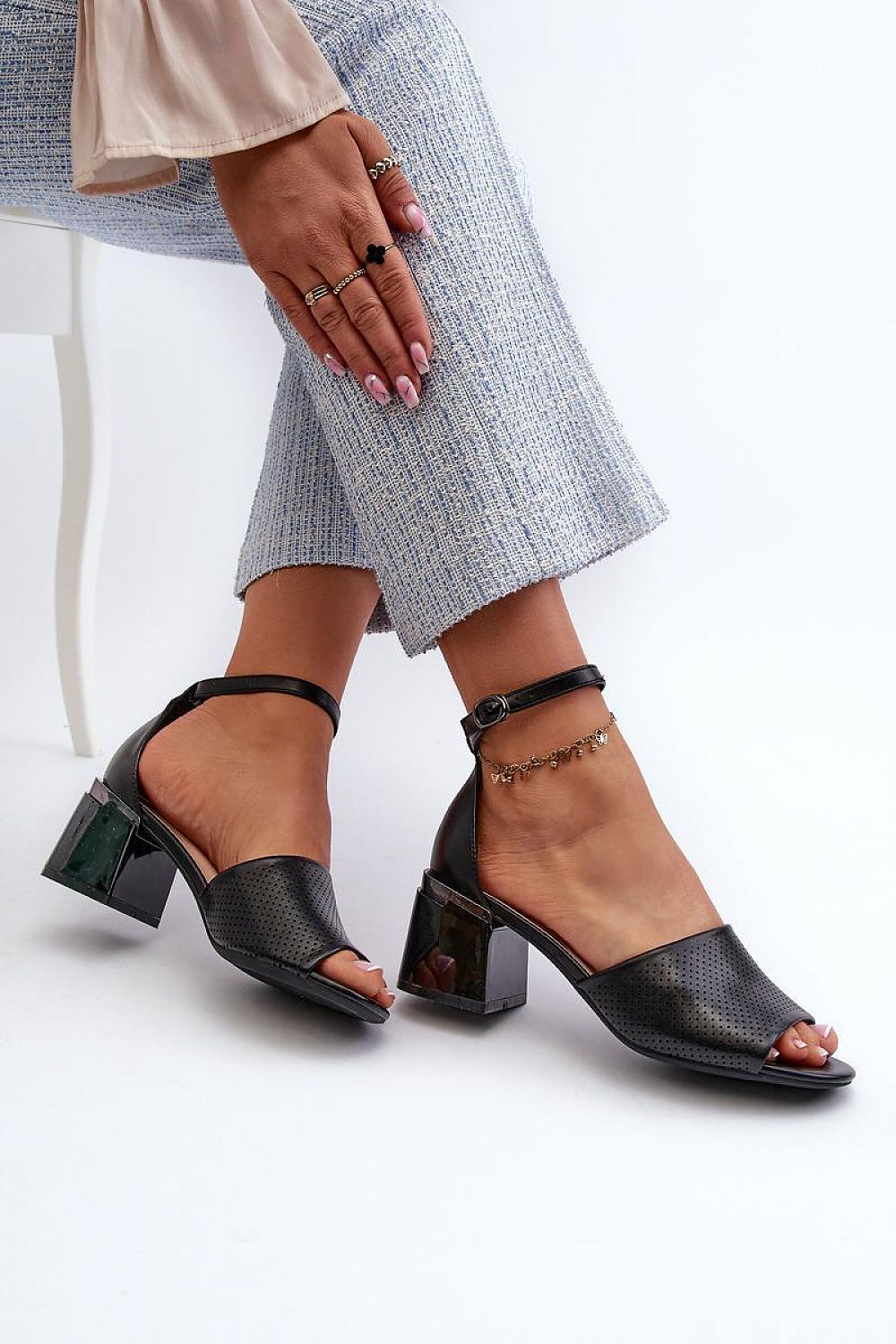 Heel sandals Step in style