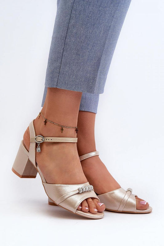 Heel sandals Step in style