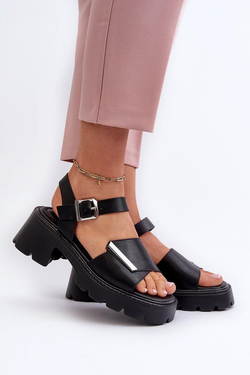 Heel sandals Step in style