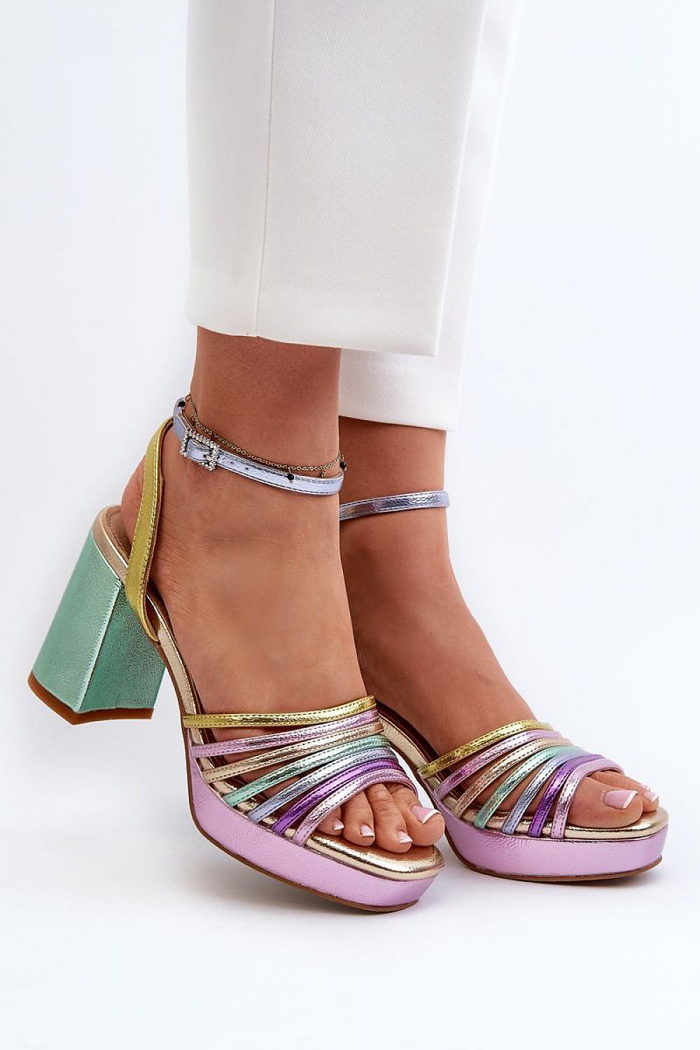 Heel sandals Step in style