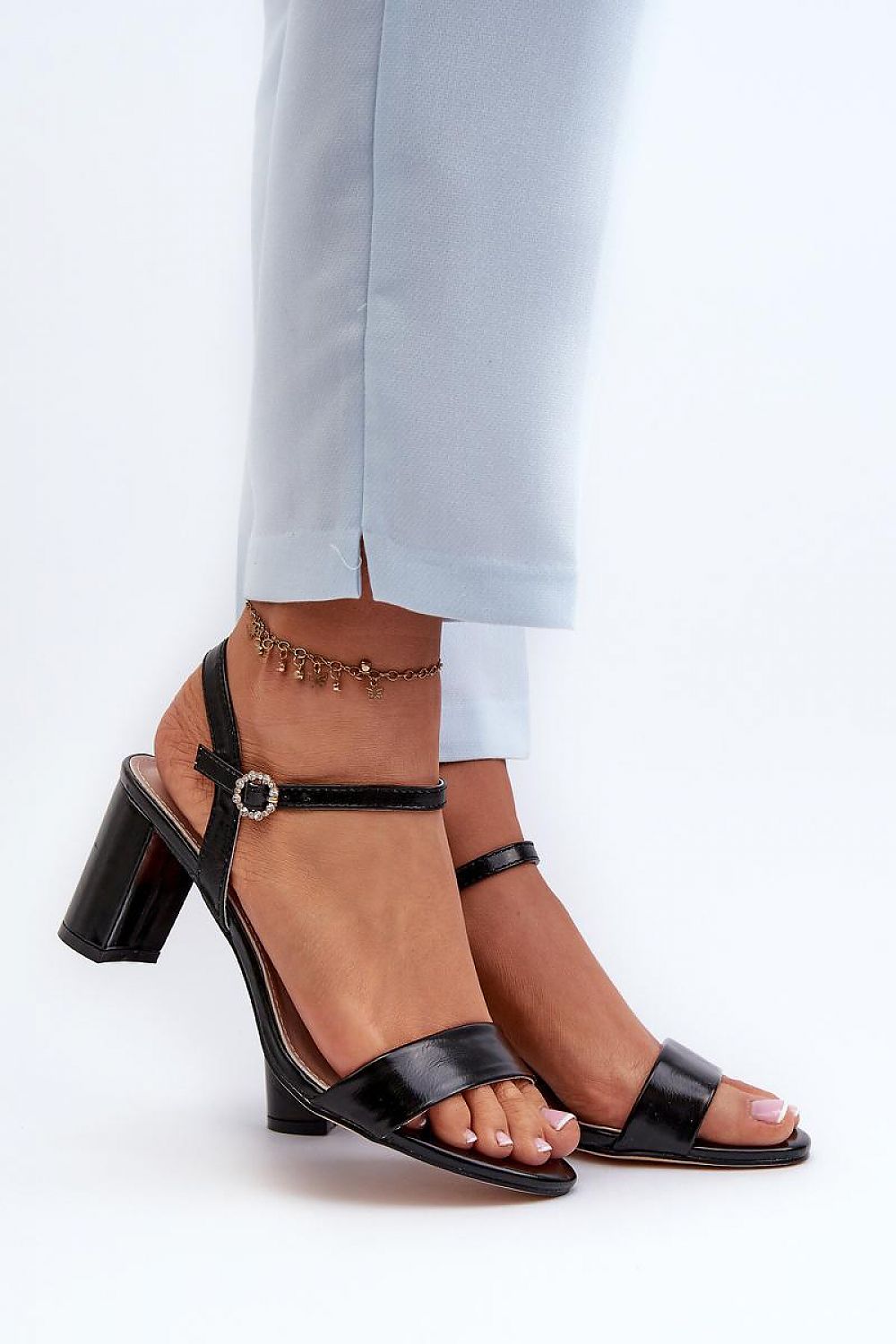 Heel sandals Step in style