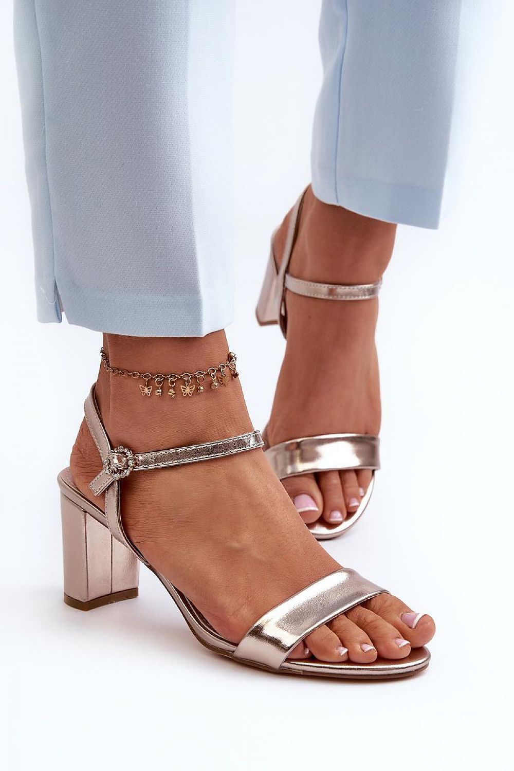 Heel sandals Step in style