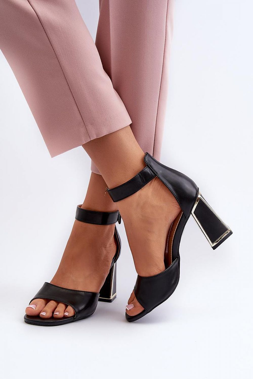 Heel sandals Step in style