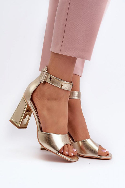 Heel sandals Step in style