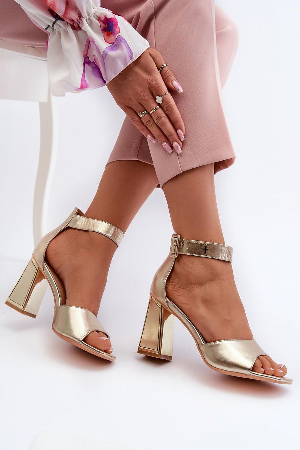 Heel sandals Step in style