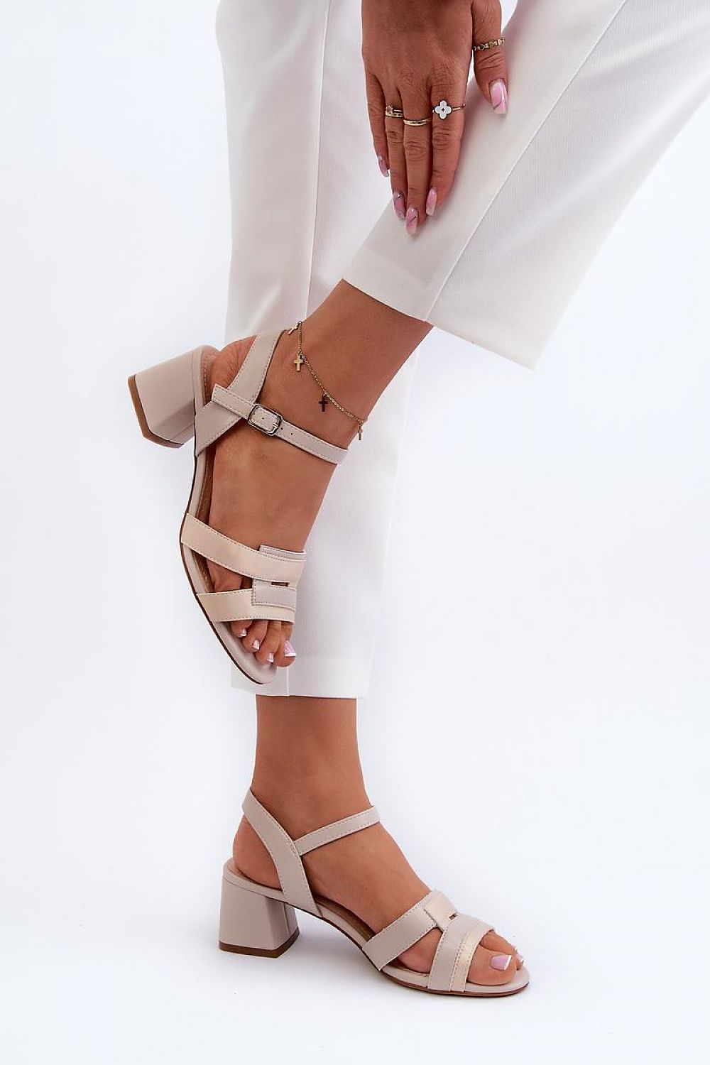 Heel sandals Step in style