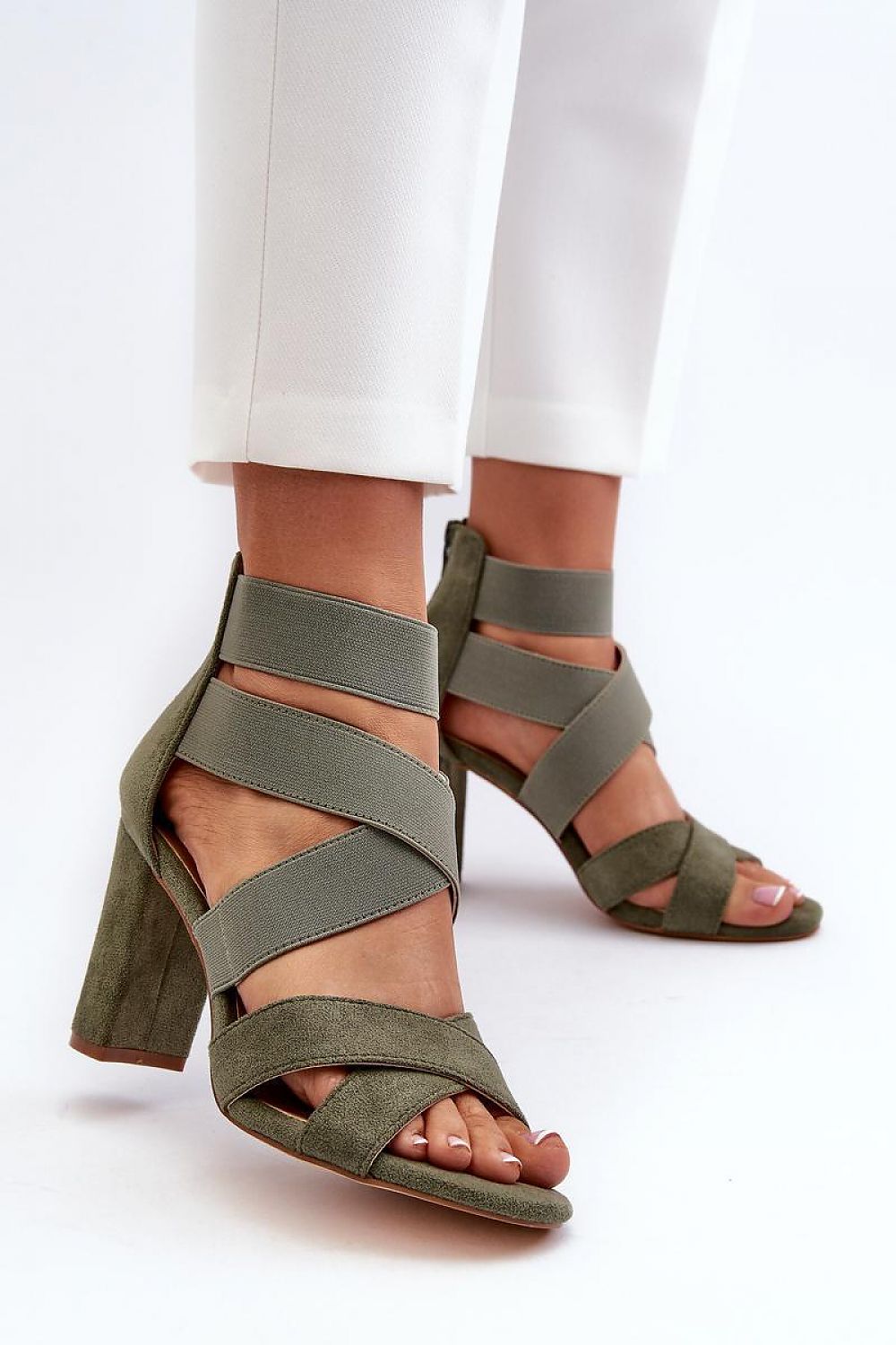 Heel sandals Step in style