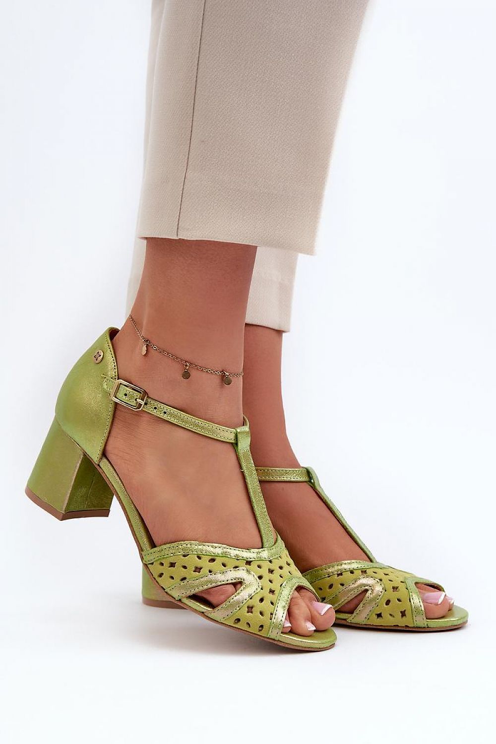 Heel sandals Step in style