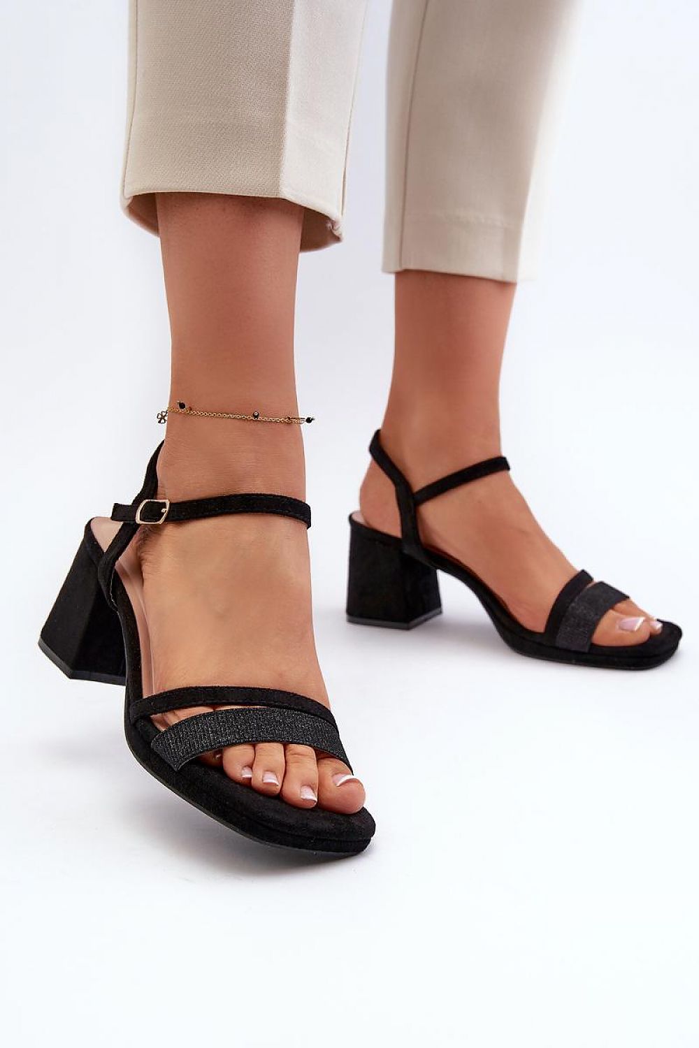 Heel sandals Step in style