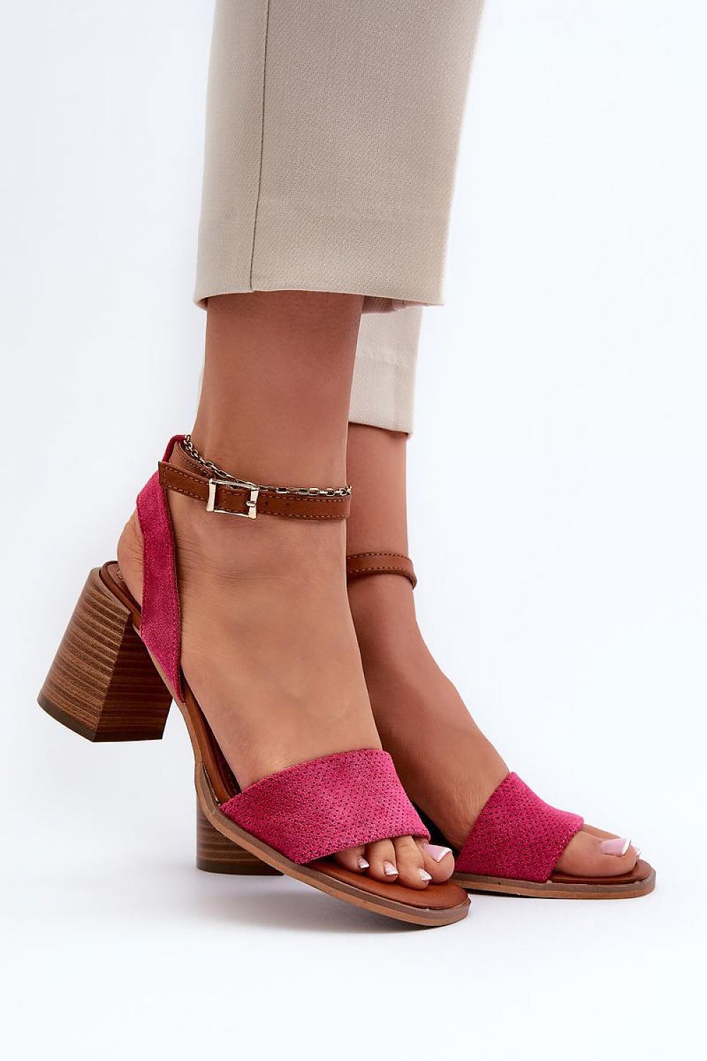 Heel sandals Step in style