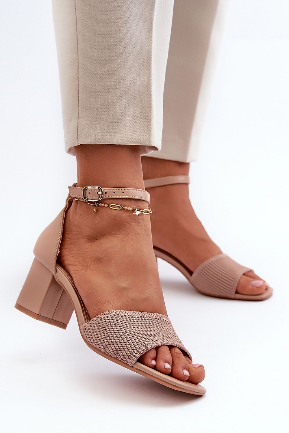 Heel sandals Step in style