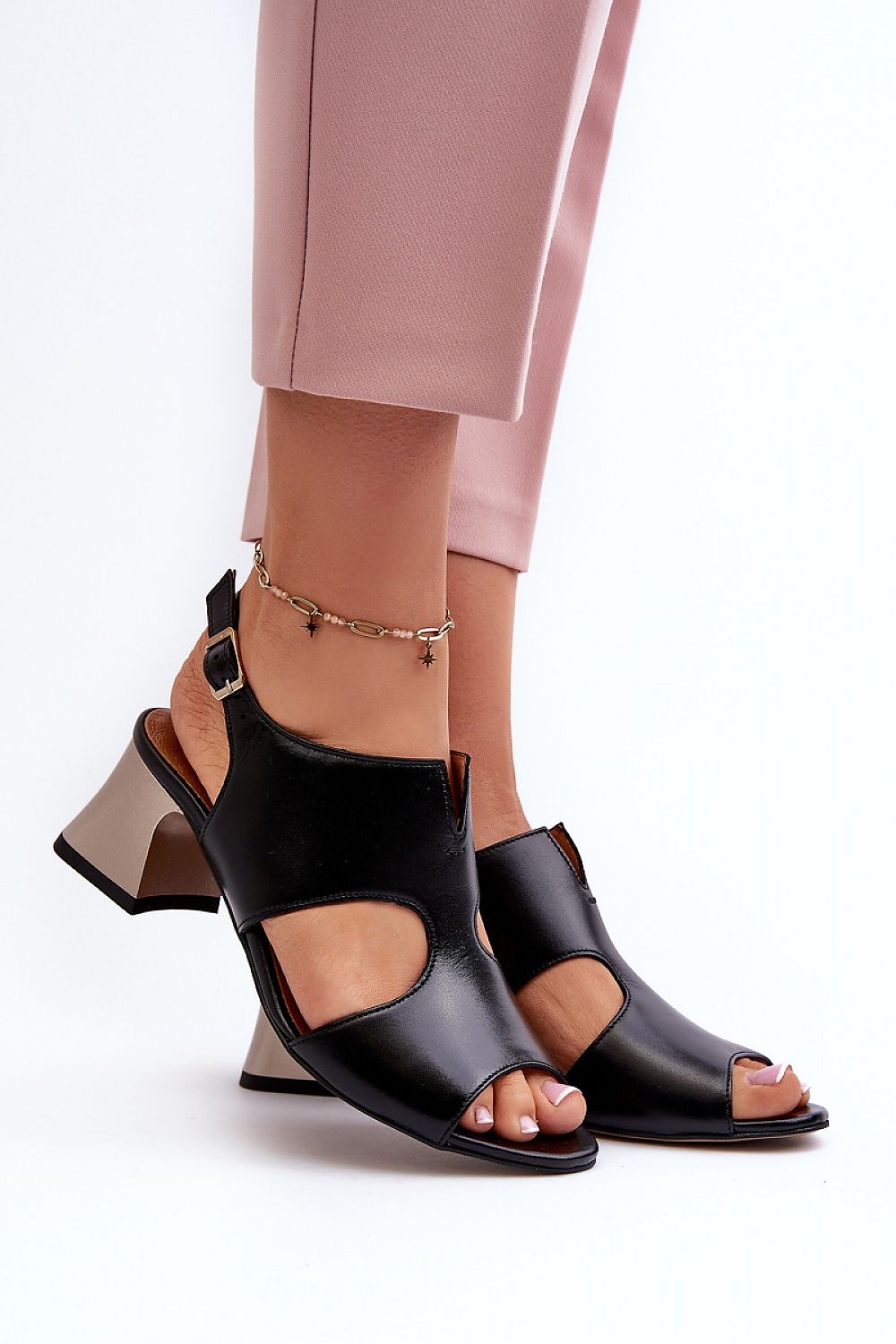 Heel sandals Step in style