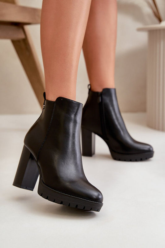 Heel boots Step in style