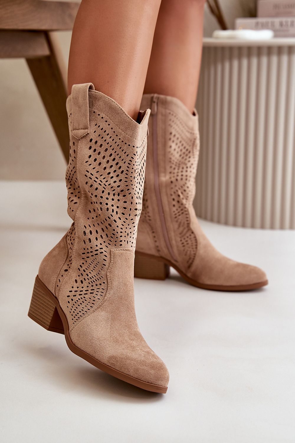 Heel boots Step in style