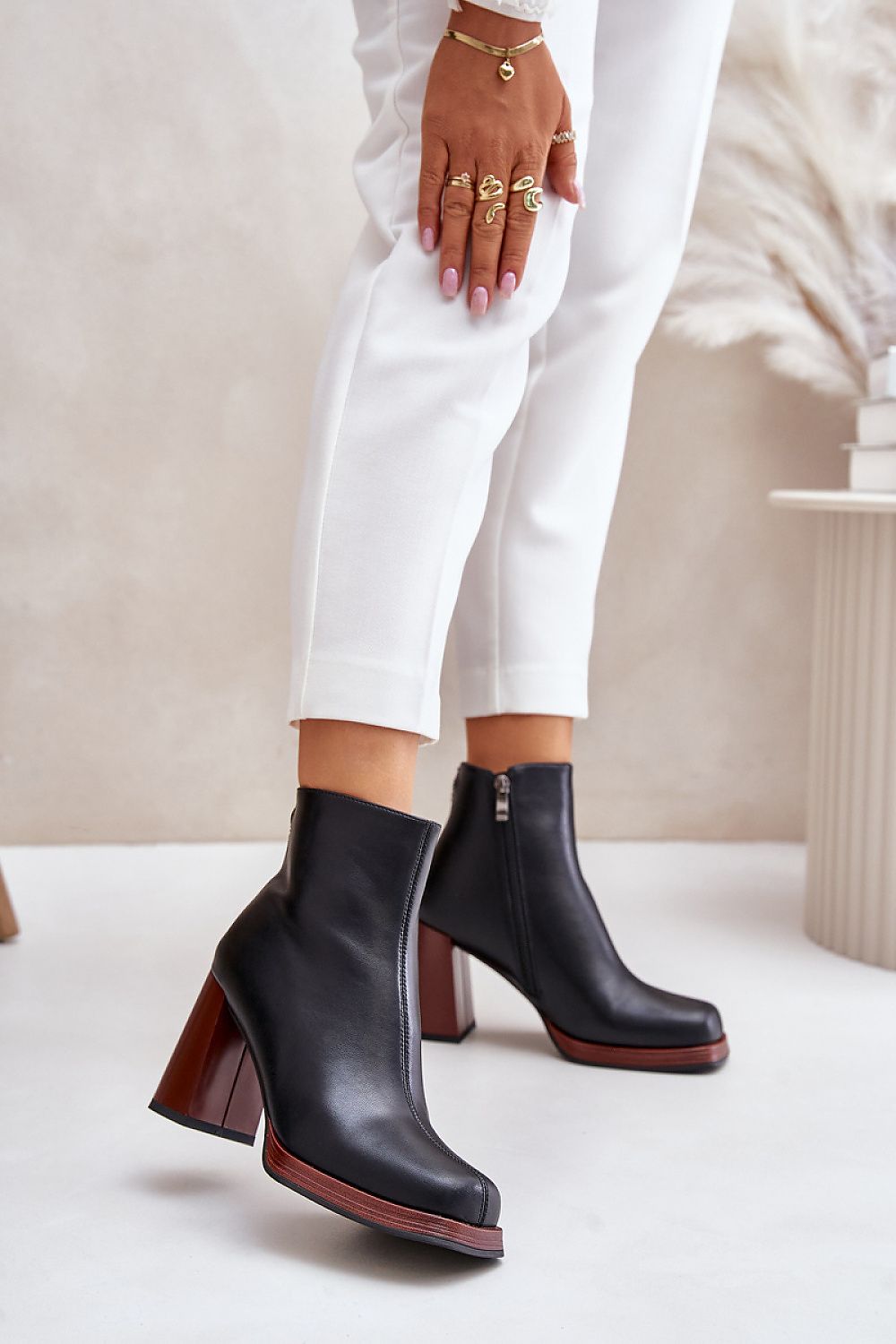 Heel boots Step in style