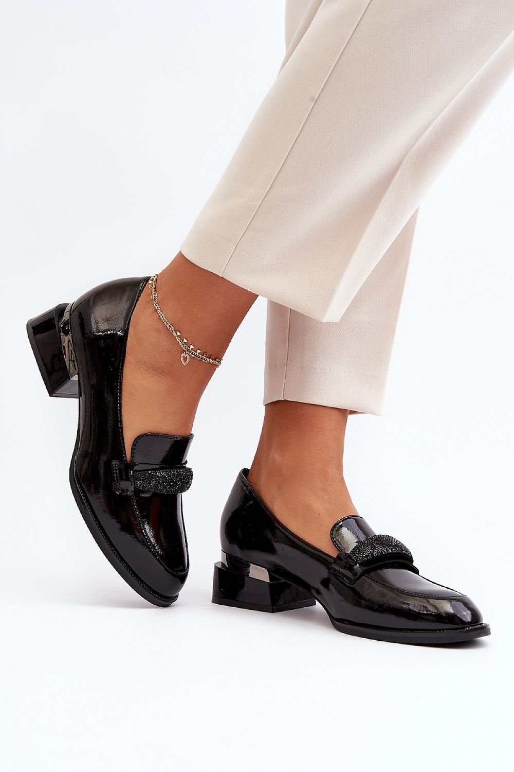 Heeled low shoes model 191989 Step in style