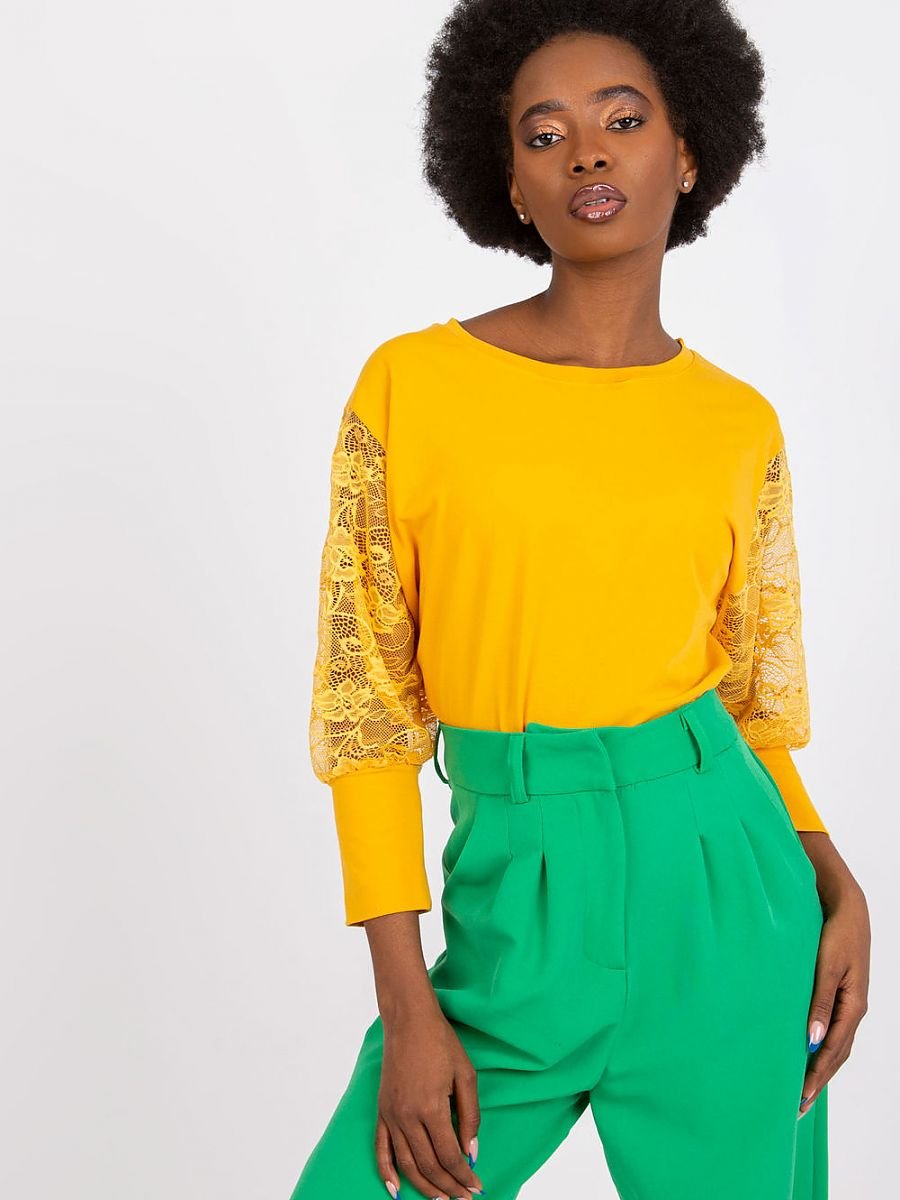 Blouse model 181164 Rue Paris